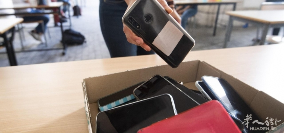 smartphone_maturita_telefoni_divieti_esame_ansa_2024.jpg article_img