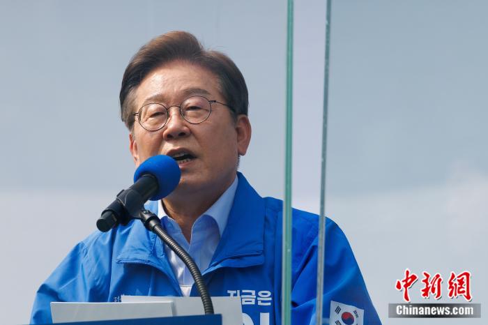当地时间2025年5月21日,韩国共同民主党总统候选人李在明在韩国仁川市富平区的竞选活动中发言。图/视觉中国 article_img