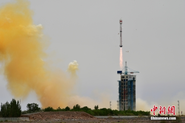 北京时间5月29日12时12分，我国在酒泉卫星发射中心使用长征四号乙运载火箭，成功将实践二十六号卫星发射升空，卫星顺利进入预定轨道，发射任务获得圆满成功。该卫星主要用于国土普查、环境治理等领域，为国民经济建设提供信息服务。此次任务是长征系列运载火箭的第579次飞行。汪江波 摄
