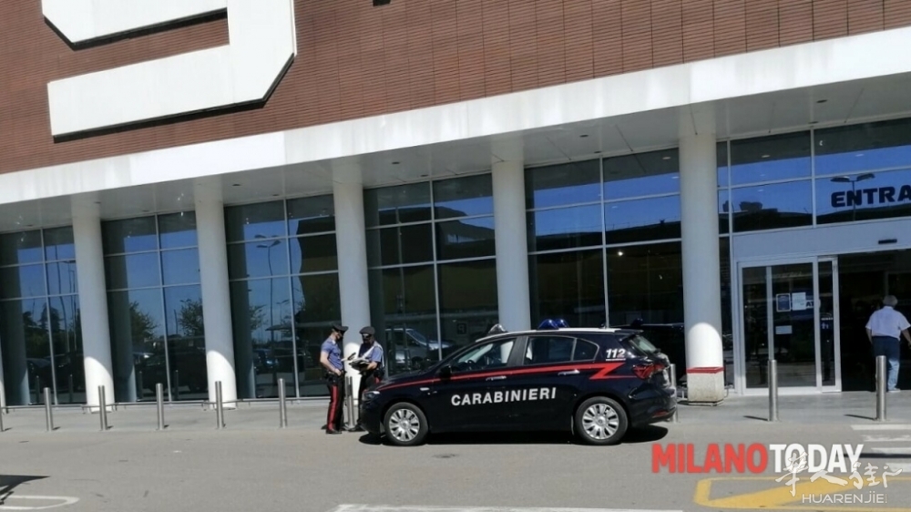 Carabinieri supermercato Esselunga-2.jpg article_img