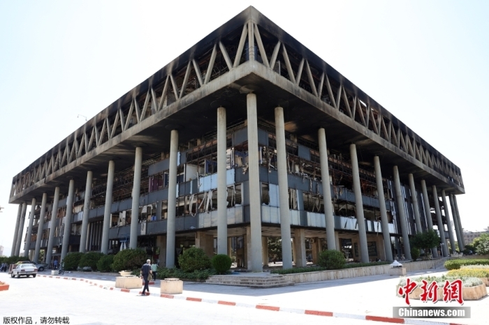 资料图:当地时间6月19日,伊朗德黑兰,被袭击过后的伊朗国家电视台建筑物损毁严重。 article_img