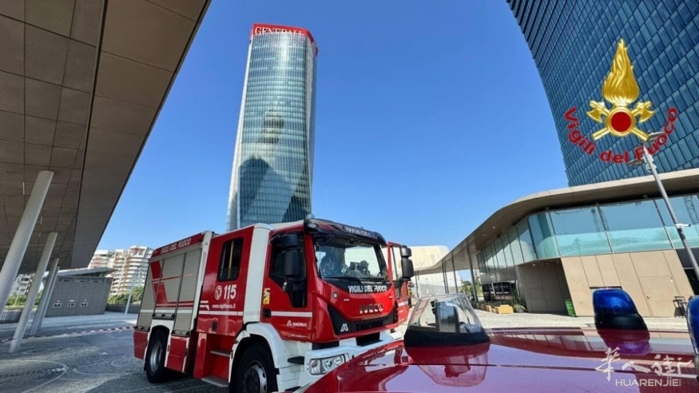 Insegna Torre Generali City Life - Vigili del fuoro 3.jpeg