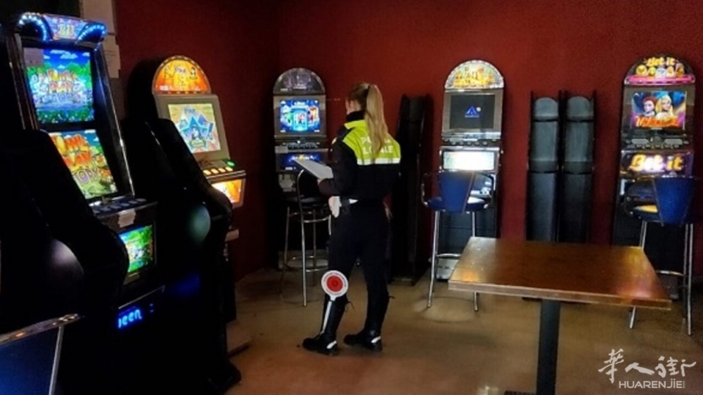 Polizia locale slot machine-2.jpg Polizia locale slot machine-2.jpg