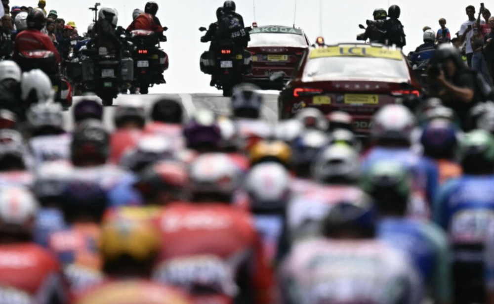 环法赛再曝盗窃案：比利时媒体摩托车、摄影设备遭窃 