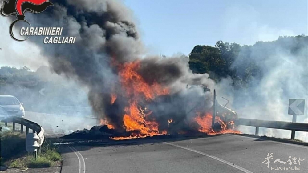 运钞车被一个团伙用燃烧车辆拦路武装抢劫 