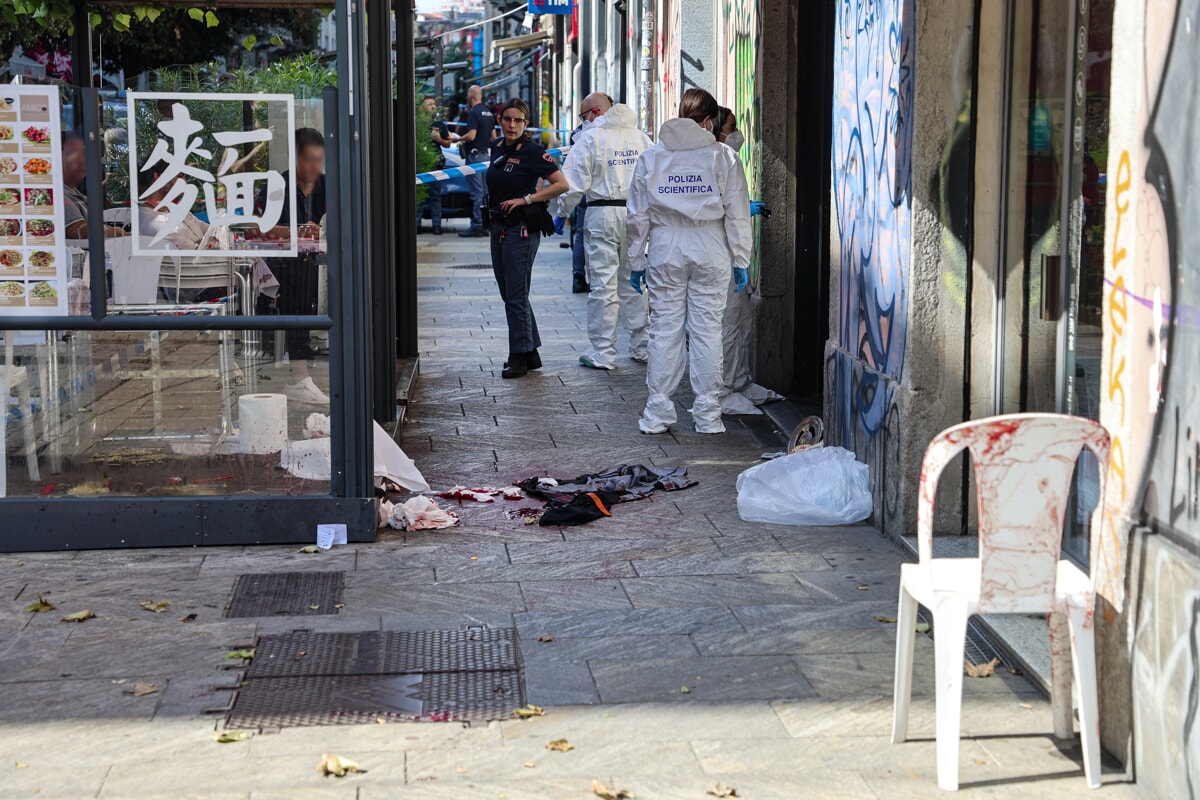 Accoltellato in via Paolo Sarpi a Milano (Gabriele Puglisi_LaPresse) - 4.jpg