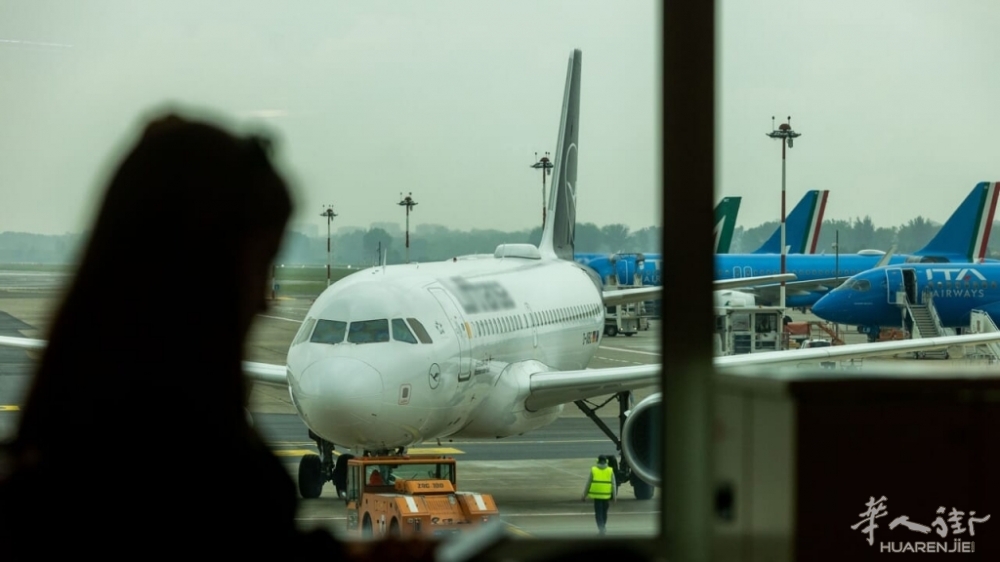 米兰利纳特机场有人翻越护网进入跑道：航班起降短暂停飞。 ... 