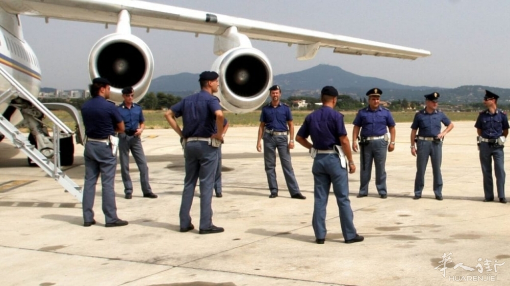 rimpatri polizia.jpg