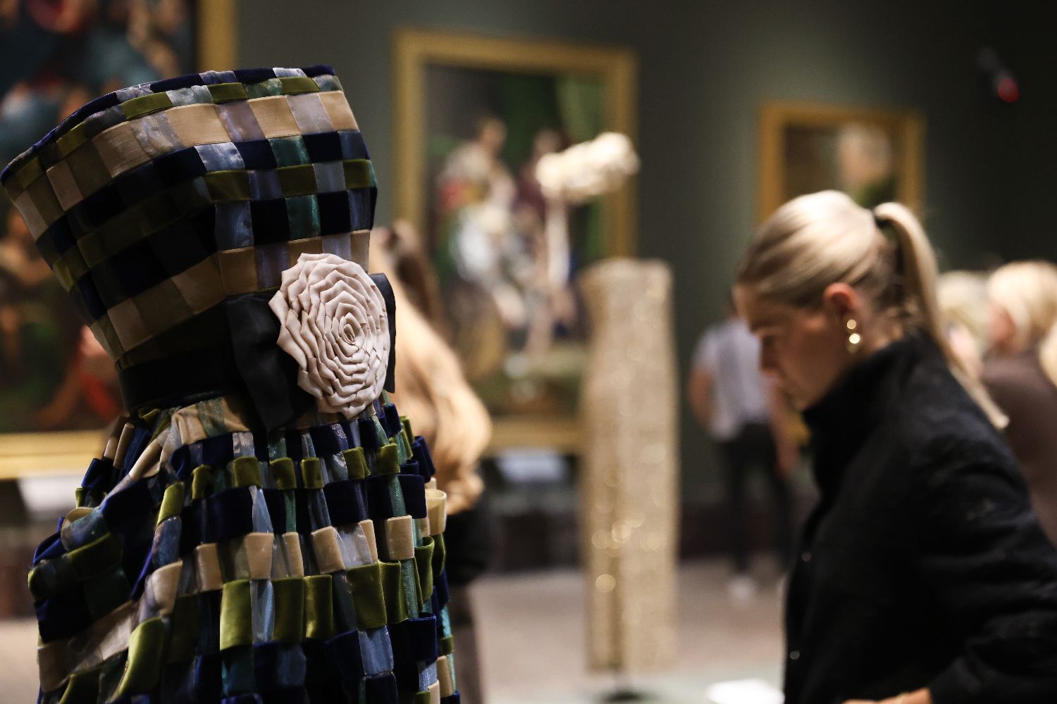 乔治·阿玛尼经典作品展在米兰启幕