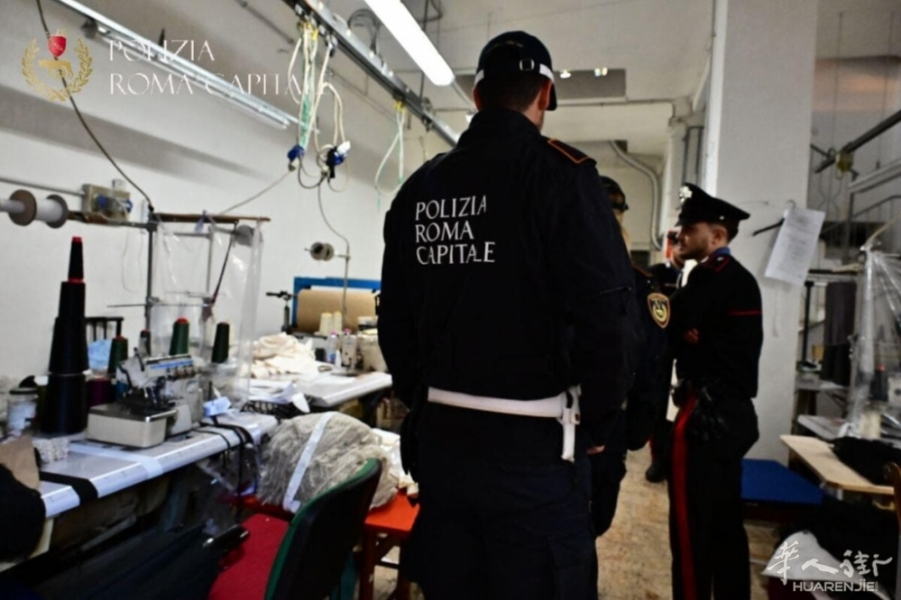 Il blitz nel magazzino-2.jpg Il blitz nel magazzino-2.jpg