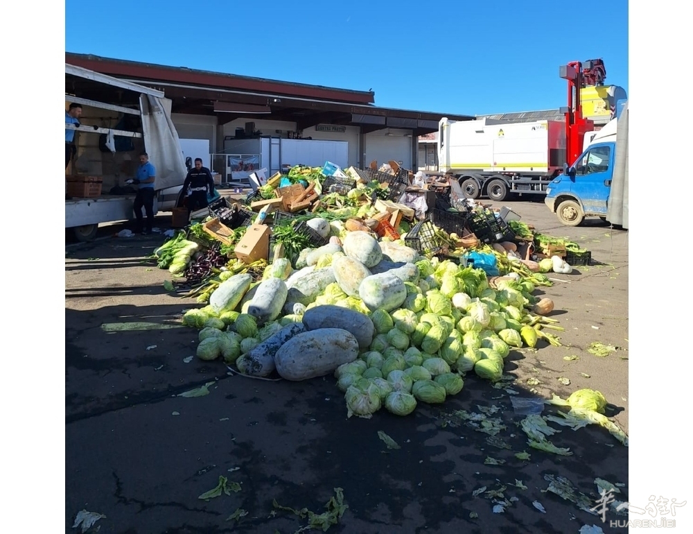 ANSASequestrate-e-distrutte-5-tonnellate-di-ortaggi-a-Firenze.jpg ANSASequestrate-e-distrutte-5-tonnellate-di-ortaggi-a-Firenze.jpg