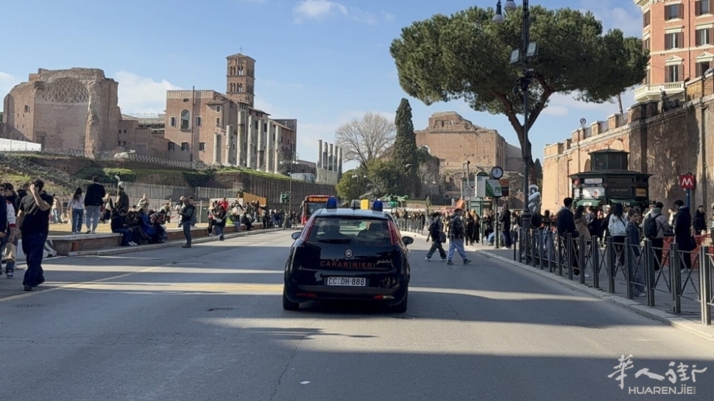 Fori Imperiali carabinieri.jpg