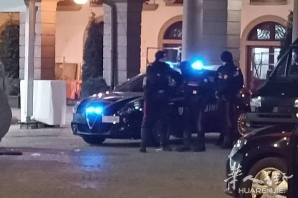 Carabinieri-veillax600.jpg Carabinieri-veillax600.jpg