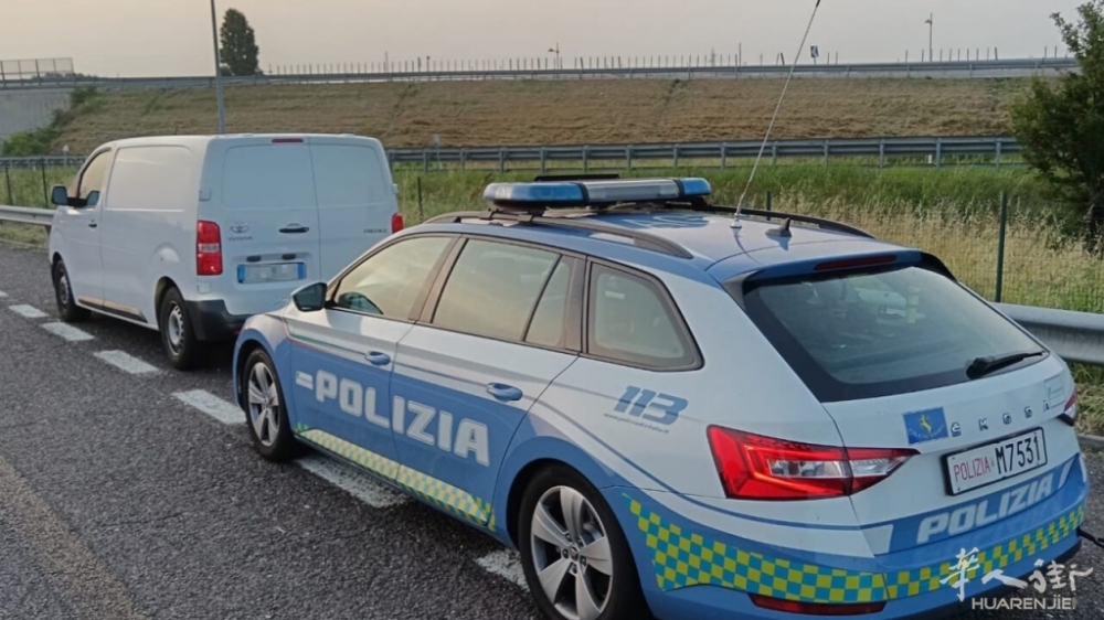 Polizia Stradale Verona auto furgoncino.jpg