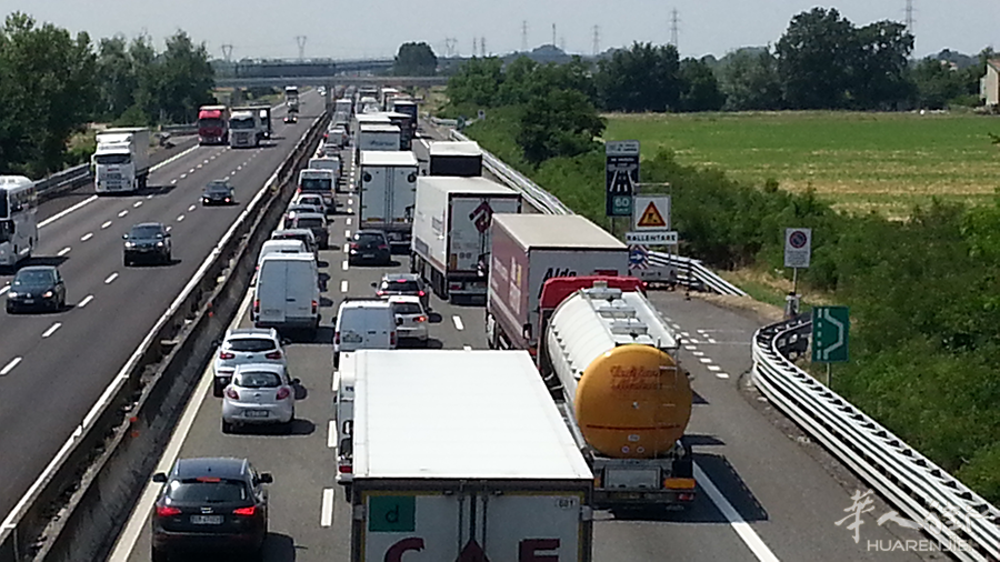 traffico-veicoli-pesanti.jpg.png traffico-veicoli-pesanti.jpg.png