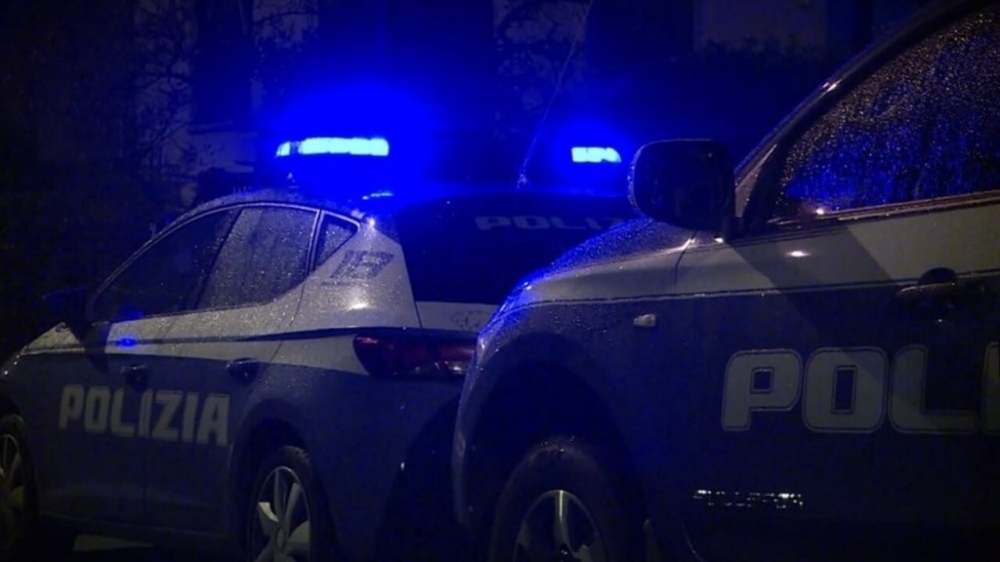 Volanti di polizia del 113 di notte.jpg