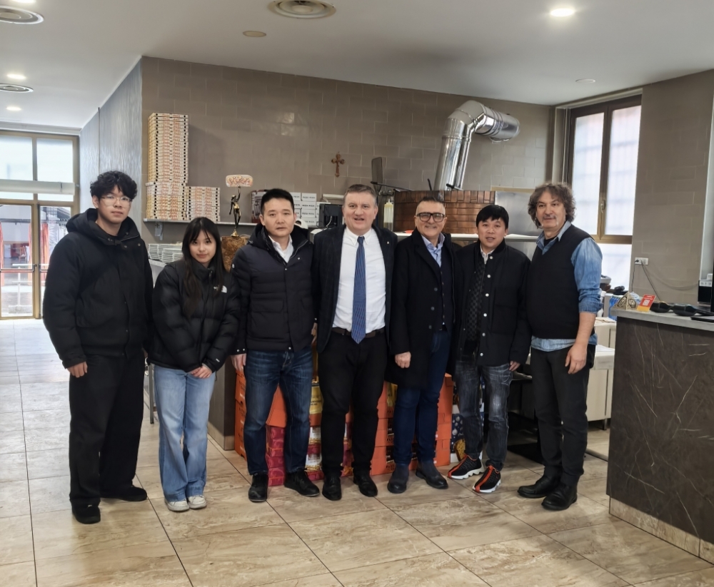 情暖圣诞 瑞安商会连续多年参与圣诞公益活动 青年部陪伴残障人士和儿童共度节日 ... 