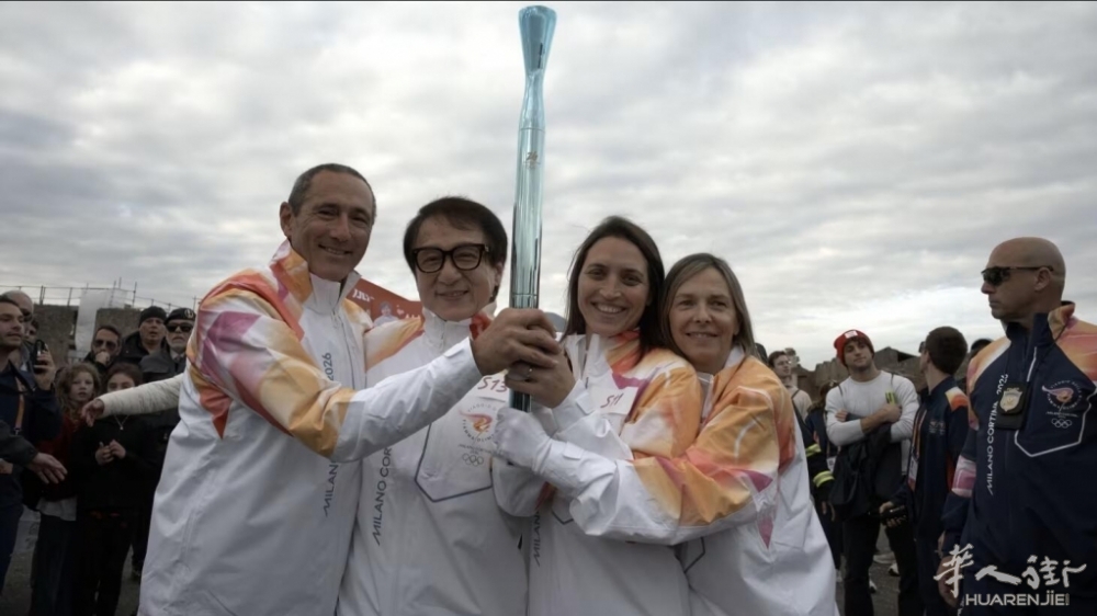 成龙携奥运火炬穿越庞培古城——米兰科尔蒂纳2026火炬接力再创经典一幕 ... 