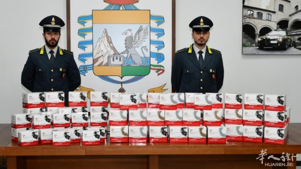 La merce natalizia sequestrata-2.jpg