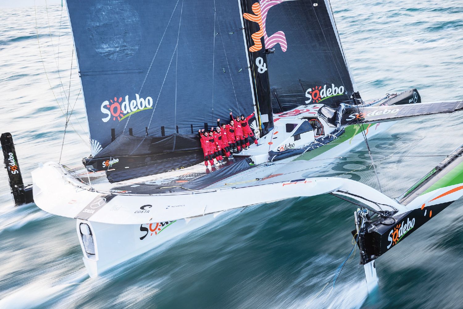 法国团队刷新帆船不间断环球航行纪录