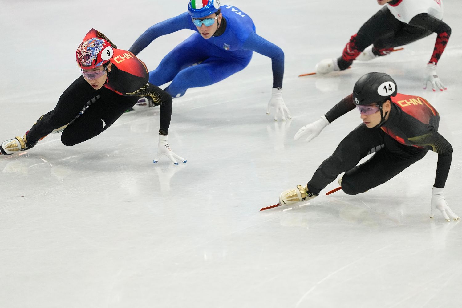 中国短道速滑队混接失利 冰壶混双瑞典队摘金