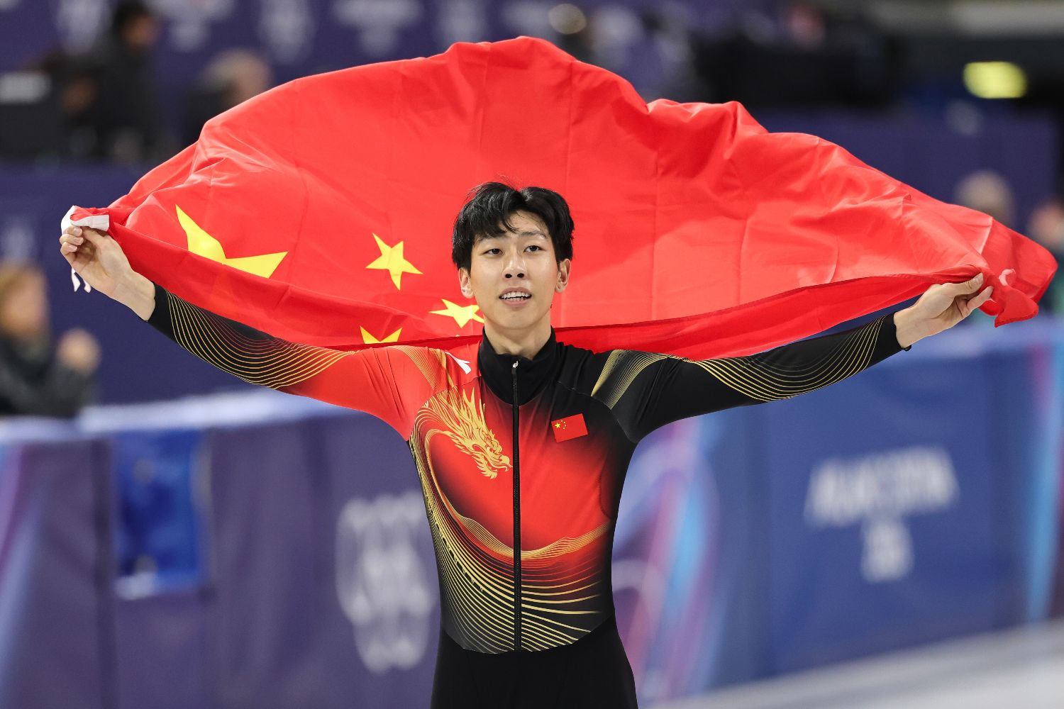 中国选手孙龙夺得短道速滑男子1000米银牌