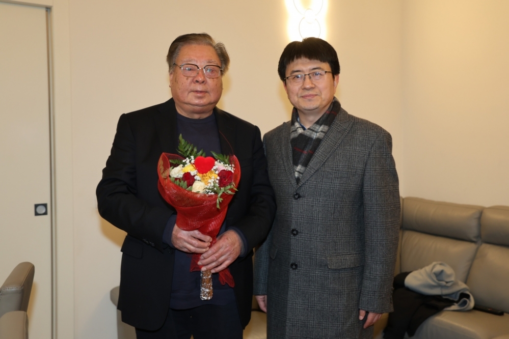 温情走访送祝福 心意相连暖侨心   —— 驻米兰总领馆郑东立代总领事登门向老侨领“拜 ... 