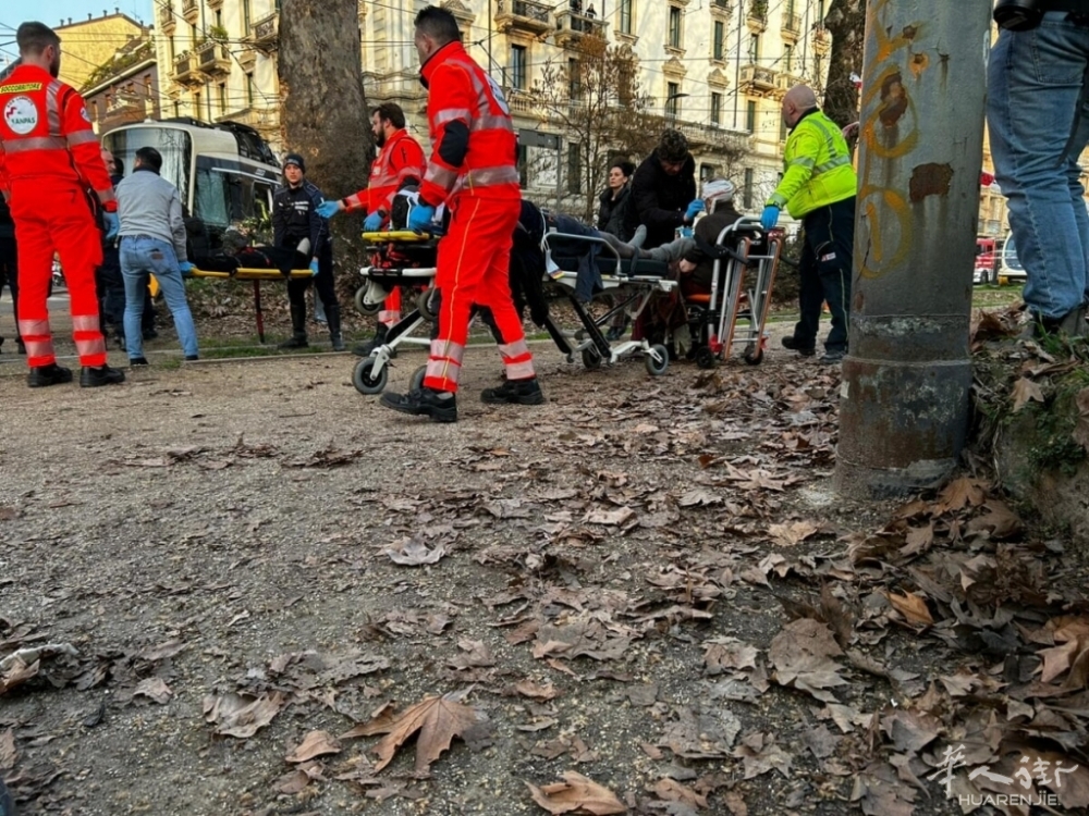 Tram deraglia a Milano (foto Mesa Paniagua_MilanoToday) - 7.jpg
