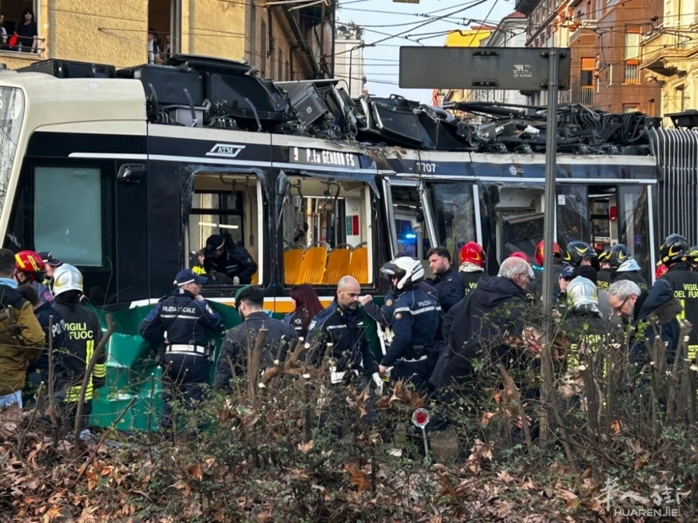 Tram deraglia a Milano (foto Mesa Paniagua_MilanoToday) - 4.jpg